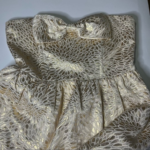 𝅺⭐️ 3/$25 ⭐️Forever 21 Gold Strapless Dress With a Bow Size M - Picture 4 of 10